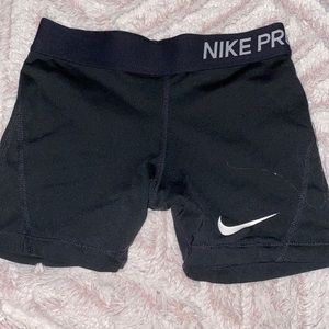 girls small balck nike pro